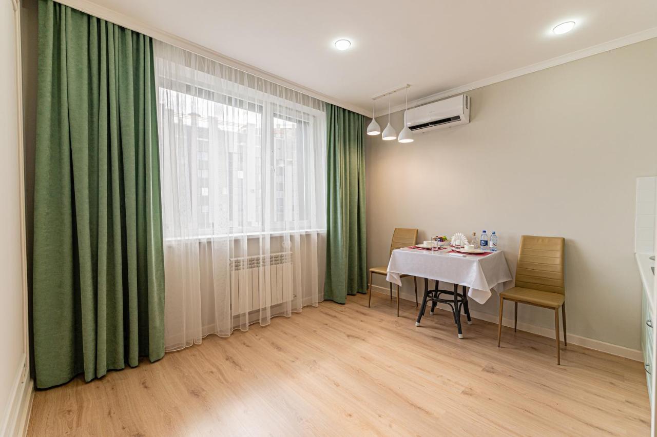 Золотой Квадрат Астаны Apartment Astana Exterior photo